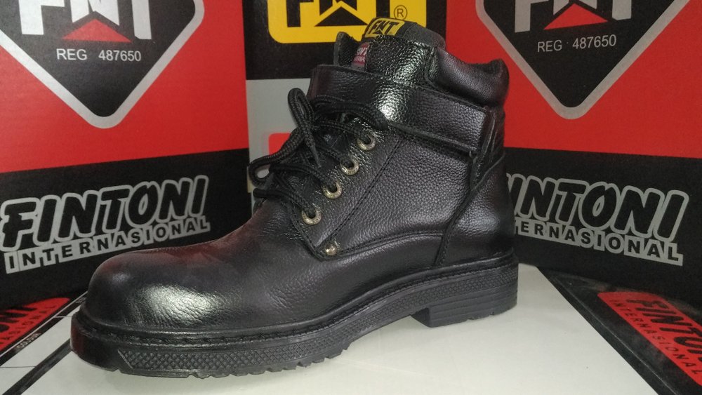 Ada Tidak Sepatu Casual Kulit Pria yang Trendy dan Kuat? Sepatu casual kulit pria - Banyak orang tentu mencari sepatu casual yang tidak hanya trendy tapi juga berkualitas dari sisi materialnya.