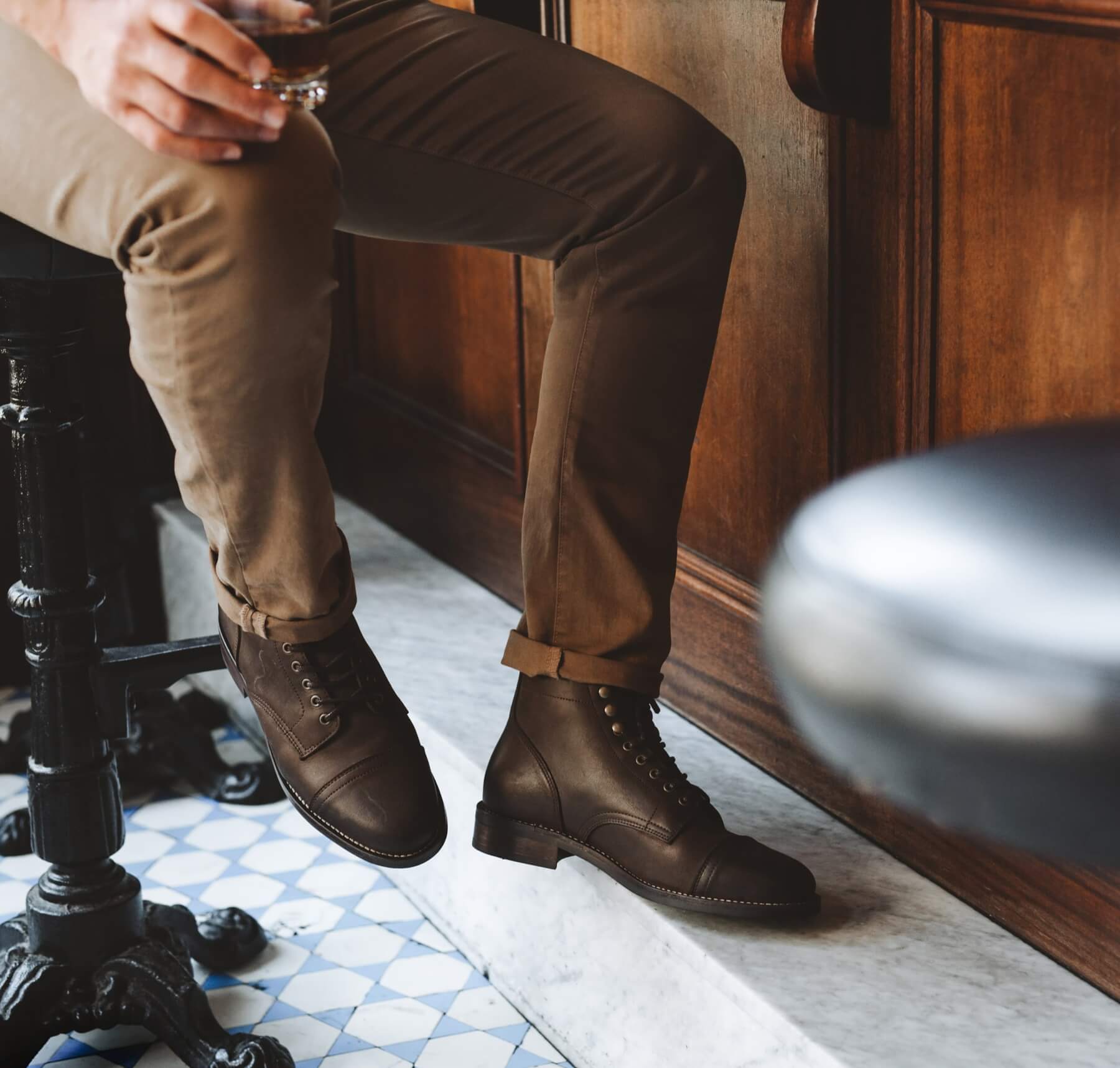 Memilih Sepatu Kulit Asli Untuk Pria Sesuai Dengan Kebutuhan Bagi Anda yang sedang mencari sepatu kulit asli pria tapi masih bingung seperti model seperti apa yang cocok untuk Anda,